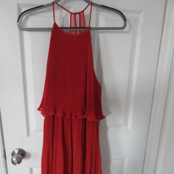 DV by Dolce Vita Dresses & Skirts - Dolce Vita Pleated Chiffon Dress size M